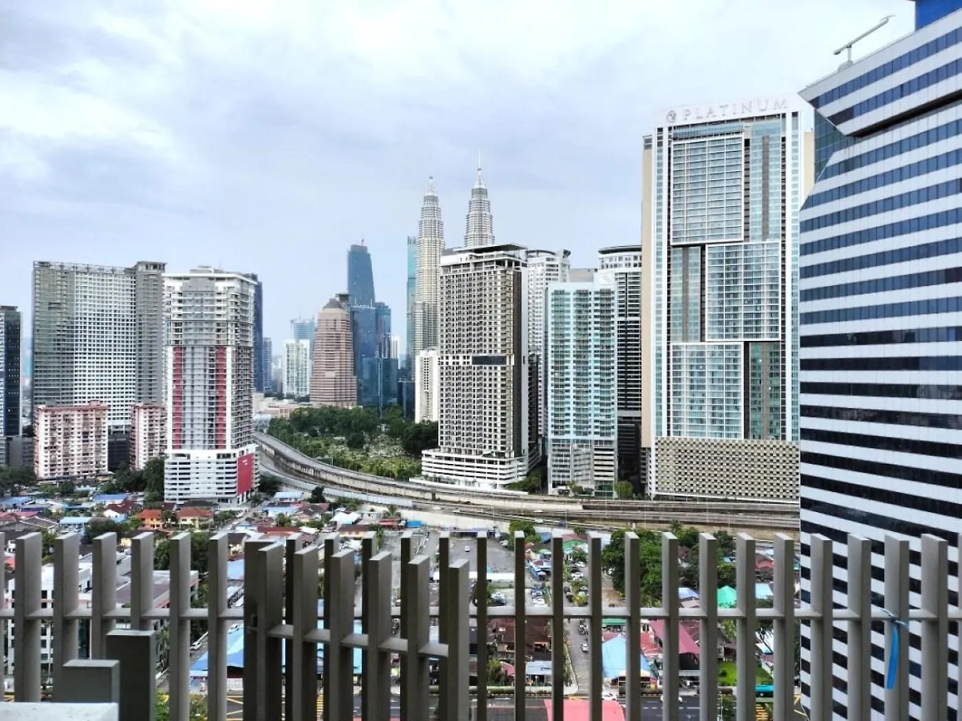 Alaman Luxe Suites Klcc 쿠알라룸푸르 아파트